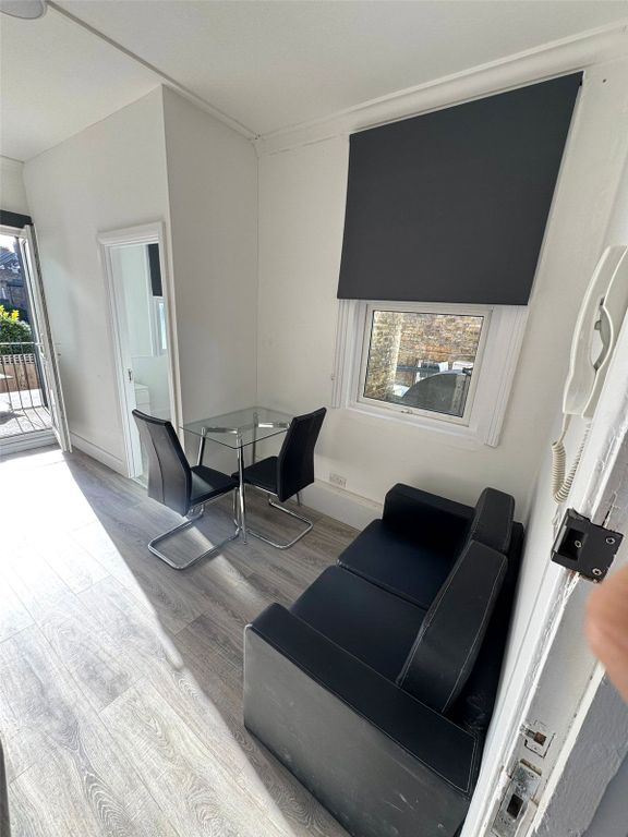 Property photo 2 of 19 Picture No. 16