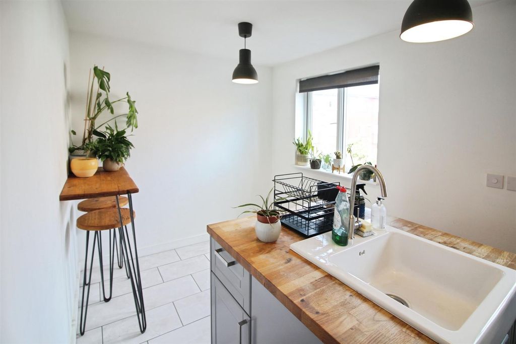 Property photo 3 of 20 Kitchen/Diner
