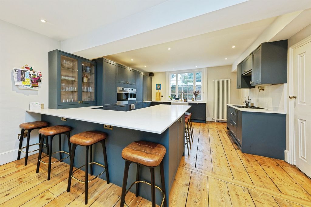 Property photo 3 of 34