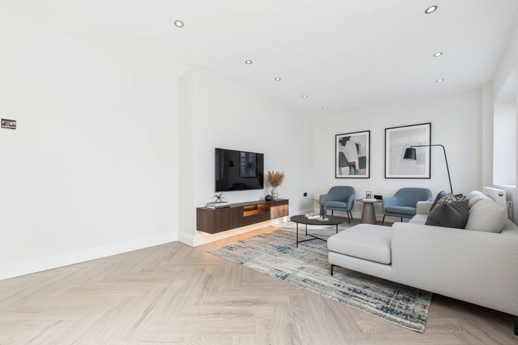 Property photo 2 of 11 Picture No. 15