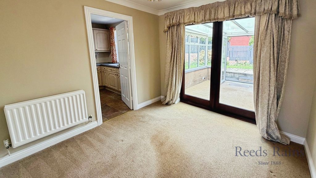 Property photo 3 of 13 Dining Room