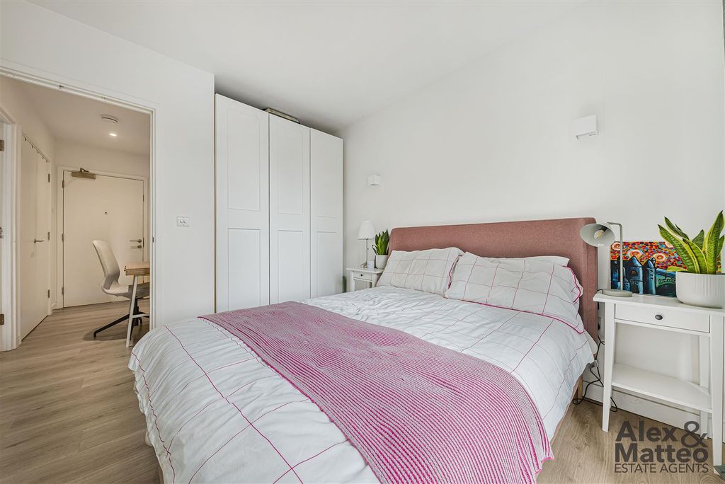 Property photo 1 of 15 Varcoe Road