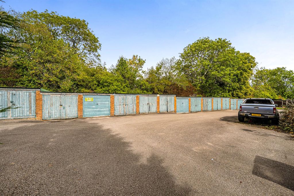 Property photo 2 of 16 Manor Road Garage Site, Manor Road Mile Oak, Tamwo