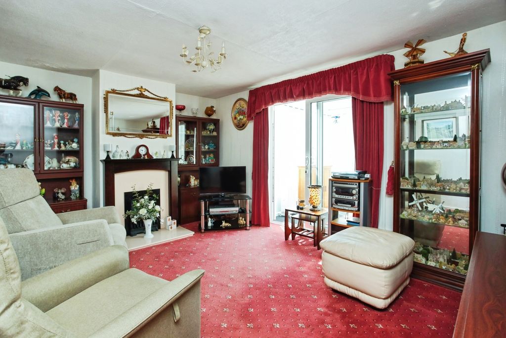 Property photo 2 of 19 Pbox-Img.Jpg