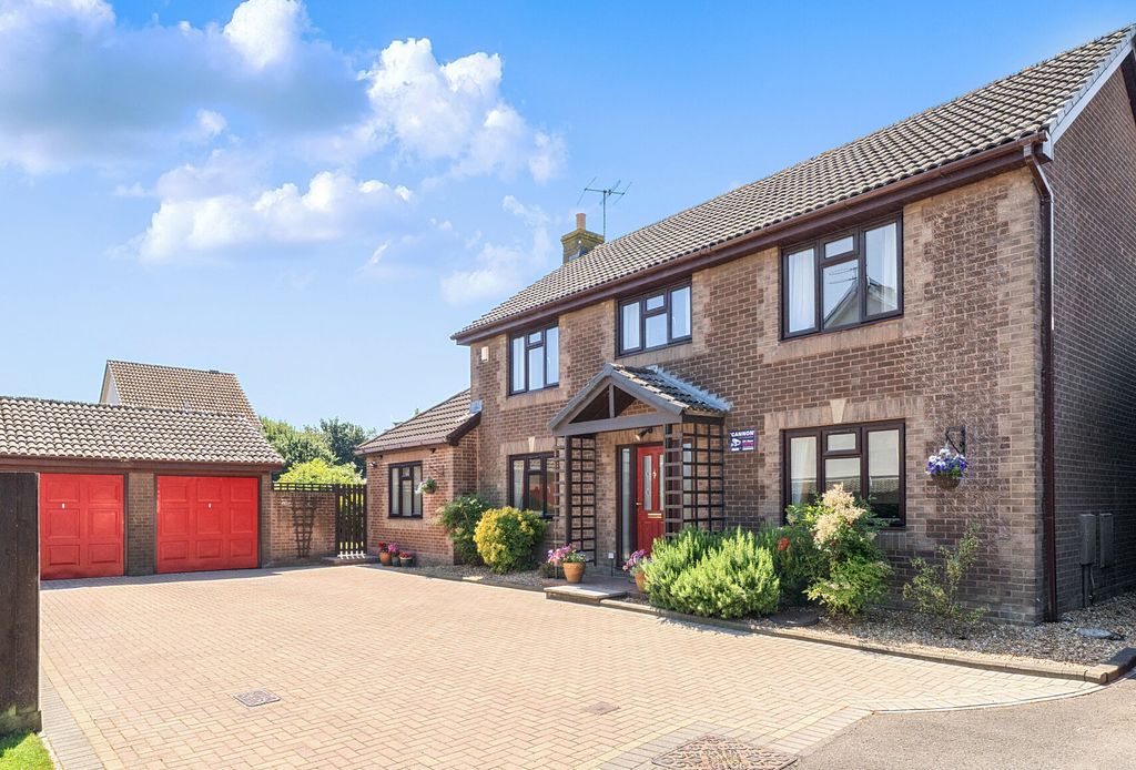 Property photo 1 of 20 Amberley Way