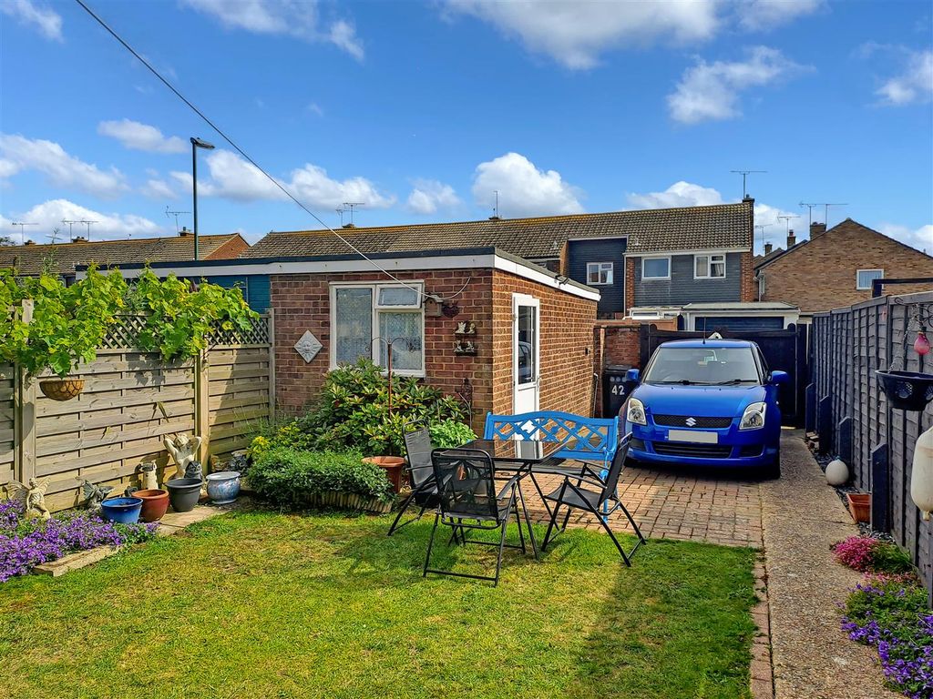 Property photo 2 of 14 South Facing Rear Garden