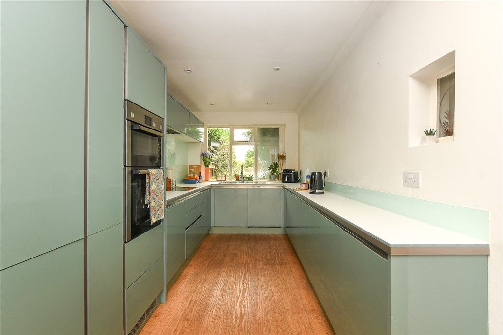 Property photo 3 of 18 Kitchen