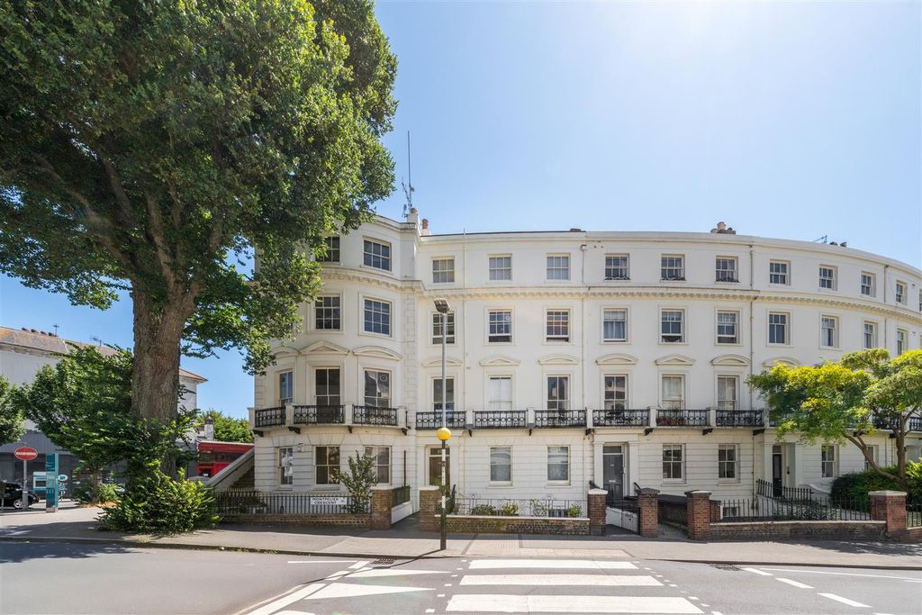 Property photo 1 of 23 Flat 1, 37 Montpelier Crescent-22.Jpg