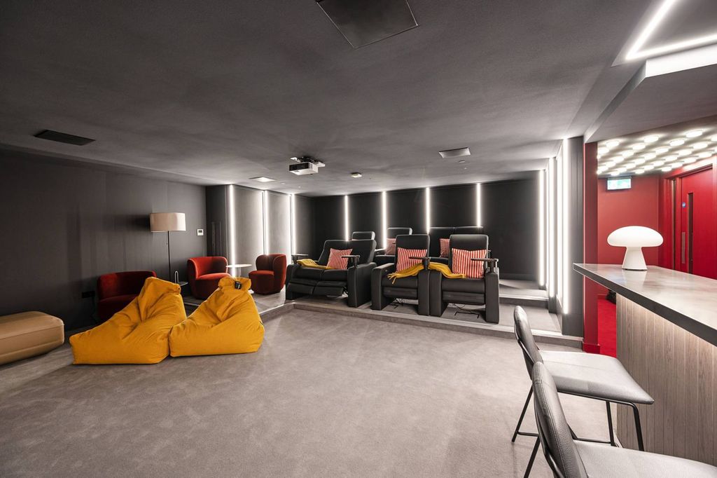 Property photo 2 of 21