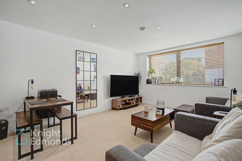 Property photo 1 of 10 Lounge