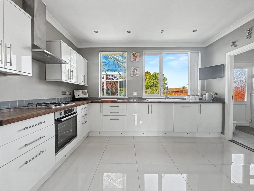 Property photo 2 of 33 Kitchen