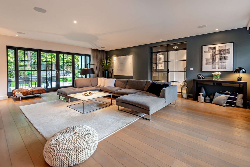 Property photo 3 of 19 Drawing Room