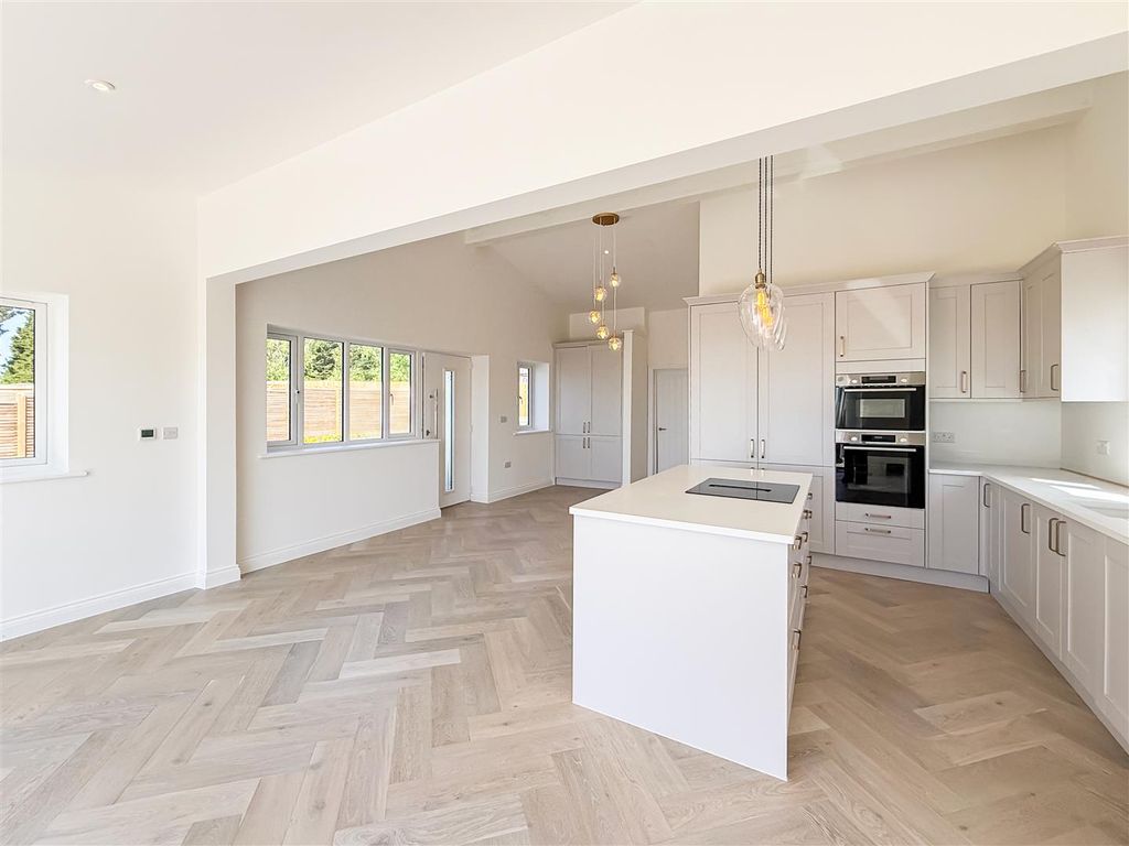 Property photo 2 of 21 Kitchen/Lounge