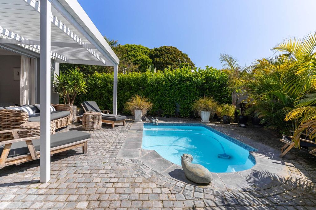 Property photo 1 of 42