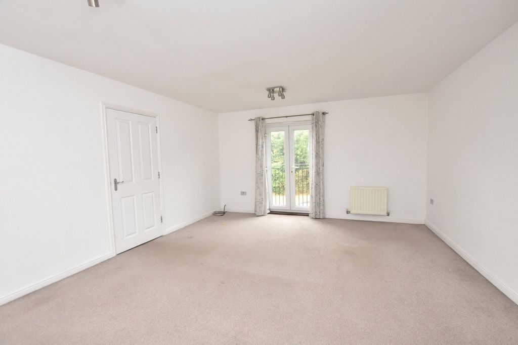 Property photo 2 of 7 Living/Dining Room