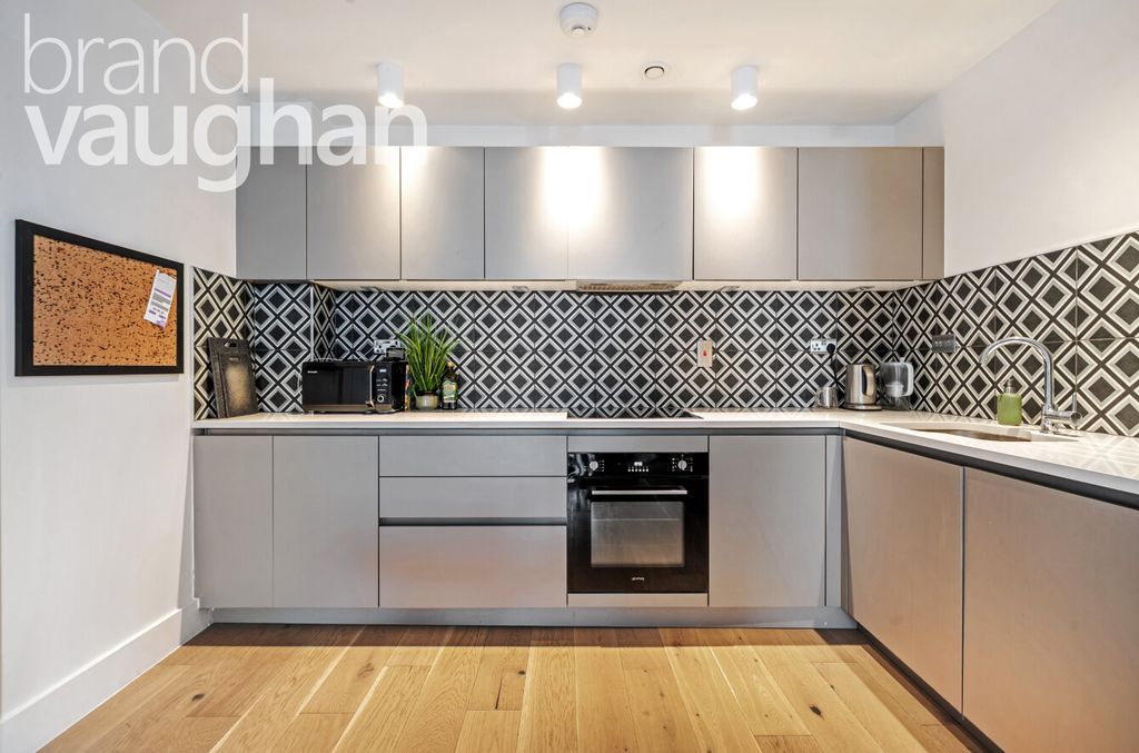 Property photo 2 of 10 Kitchen