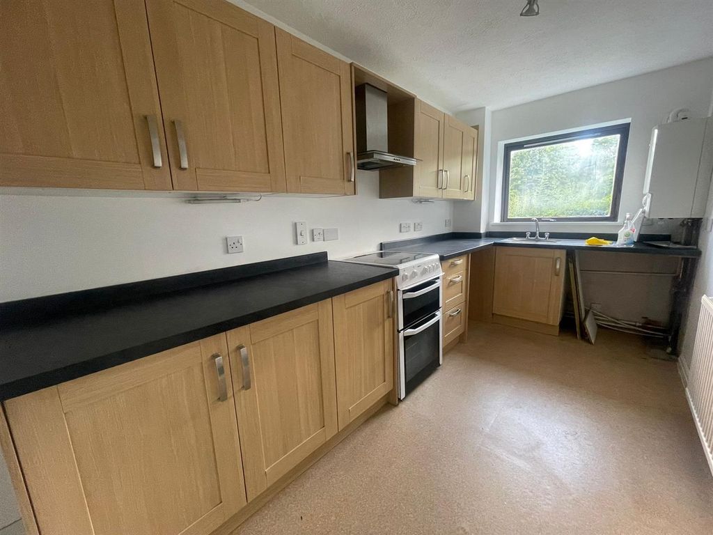 Property photo 2 of 8 Kitchen.Jpg