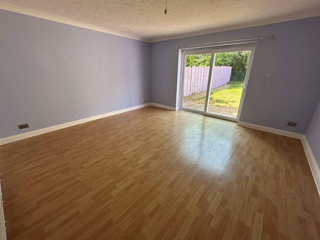 Property photo 3 of 10 Lounge.Jpg
