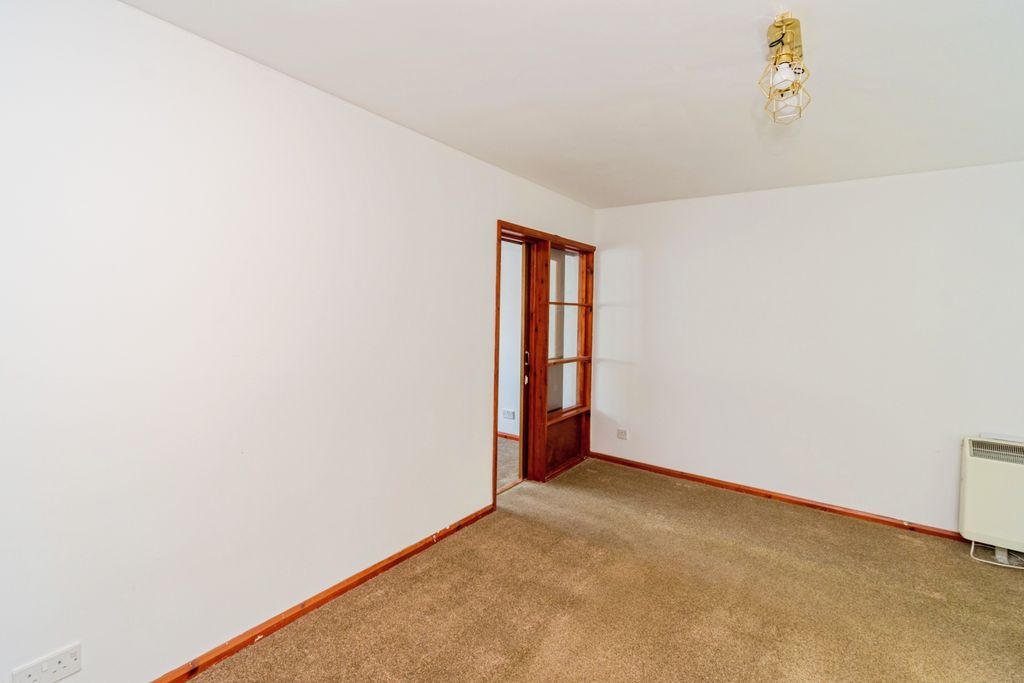 Property photo 3 of 18 25Windermere5535