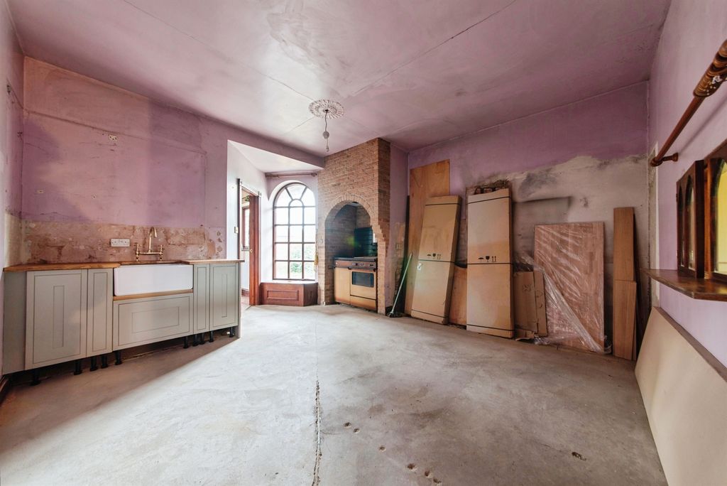 Property photo 2 of 30