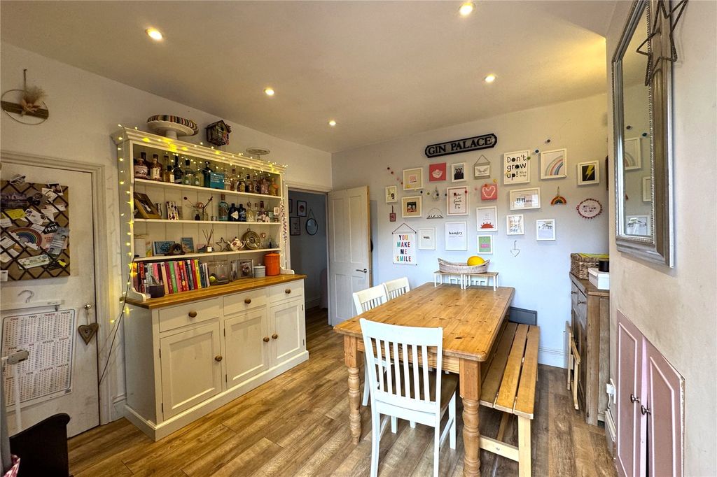 Property photo 2 of 20 Picture No. 29