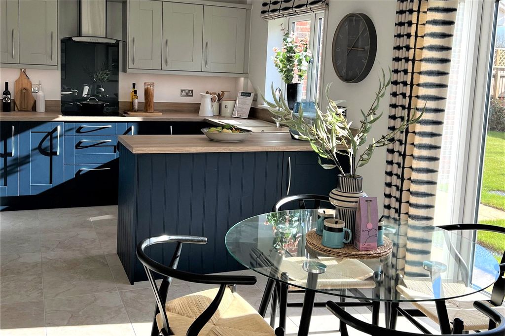 Property photo 3 of 8 Picture No. 12