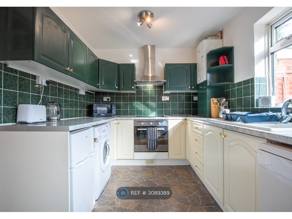 Property photo 2 of 19 Fully Equipped Kitchen