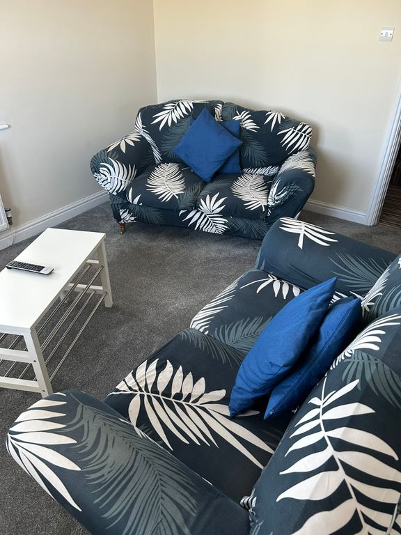 Property photo 3 of 20 Lounge