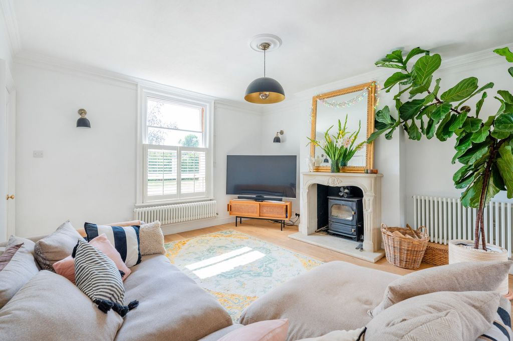 Property photo 2 of 32