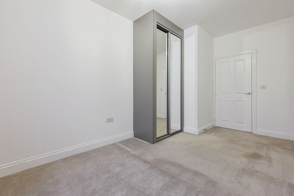 Property photo 3 of 17 Pbox-Img.Jpg