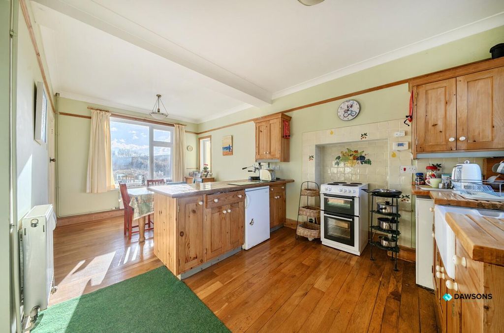 Property photo 2 of 19 14Fcd4F4-E0B3-4B55-8237-7A70F0c59Ef3.Jpg