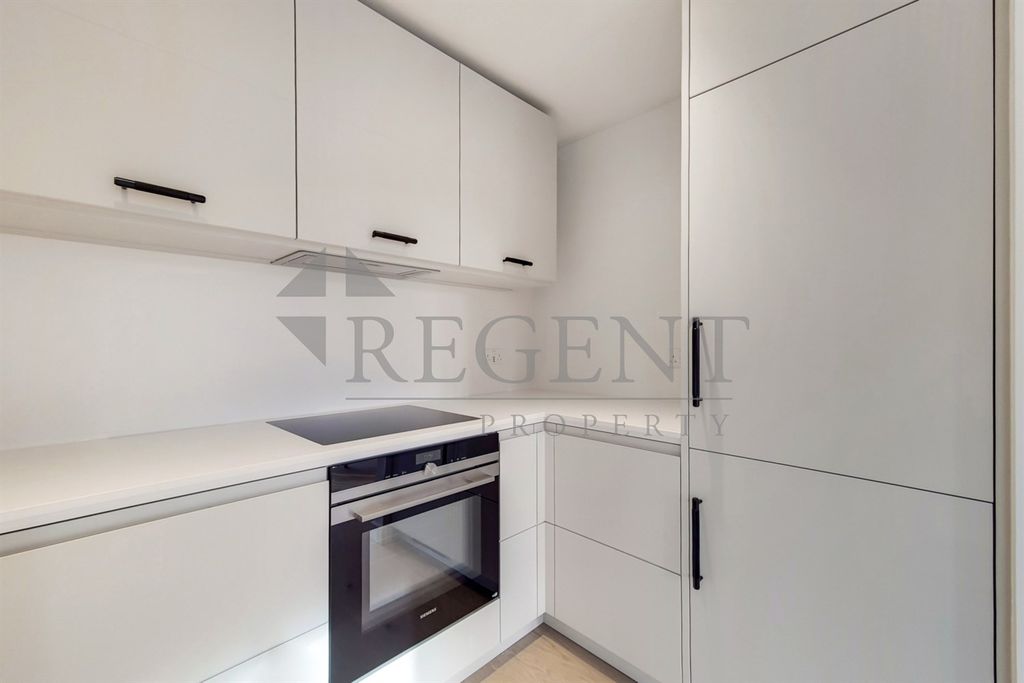 Property photo 3 of 17 Kitchen