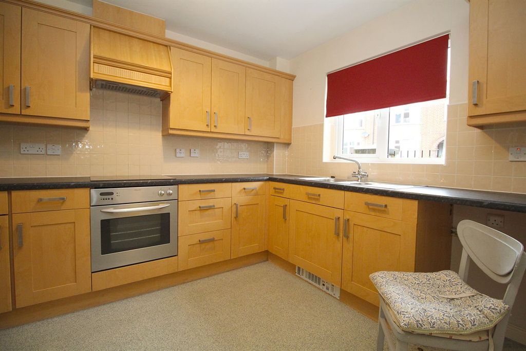 Property photo 2 of 14 Kitchen