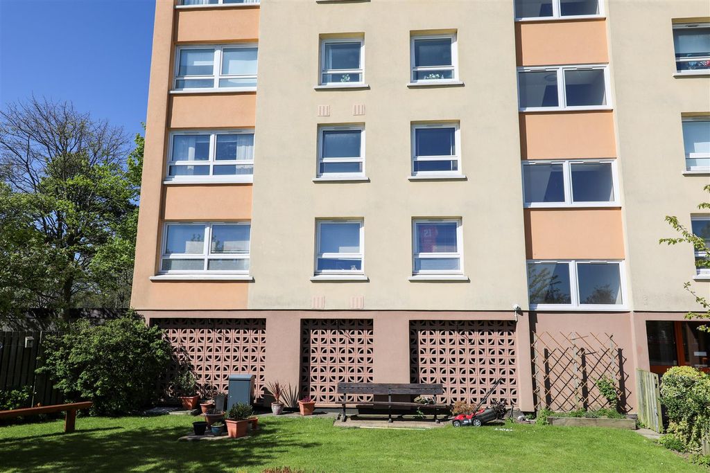 Property photo 2 of 15 B