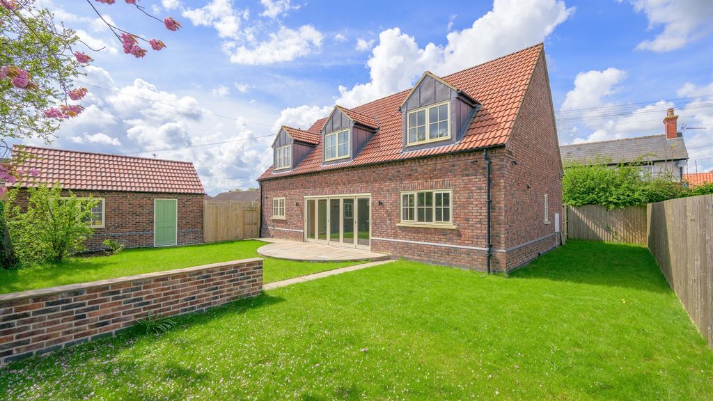 Property photo 2 of 33