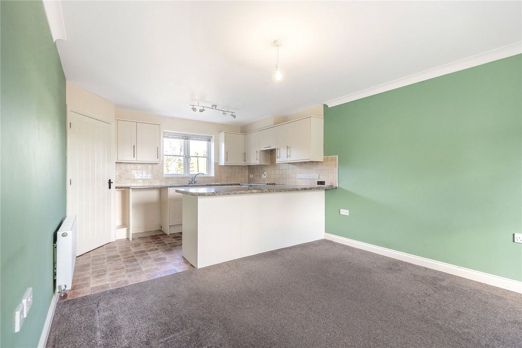 Property photo 3 of 8 Picture No. 04