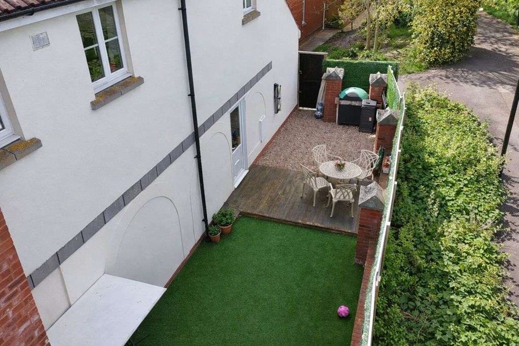 Property photo 3 of 19