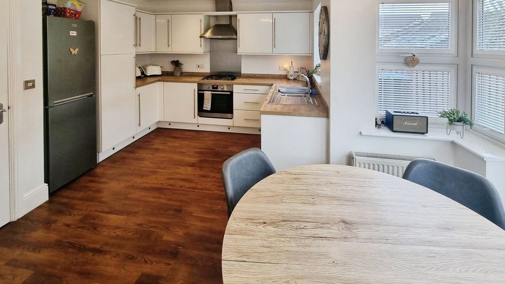 Property photo 3 of 16 Pbox-Kitchen-337452.Jpg