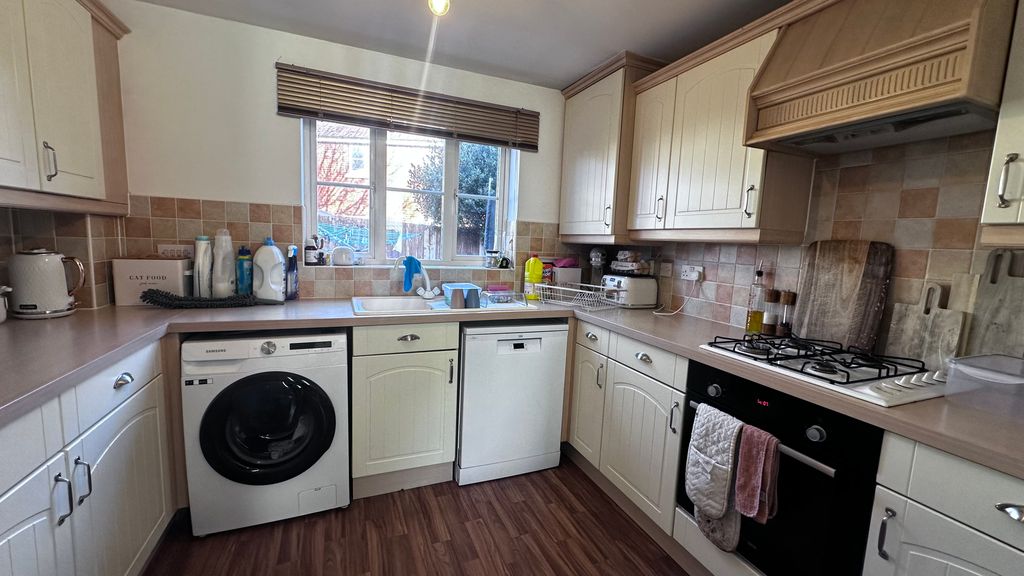 Property photo 3 of 12 Kitchen