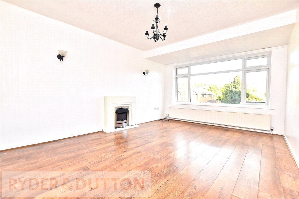 Property photo 2 of 16 Lounge