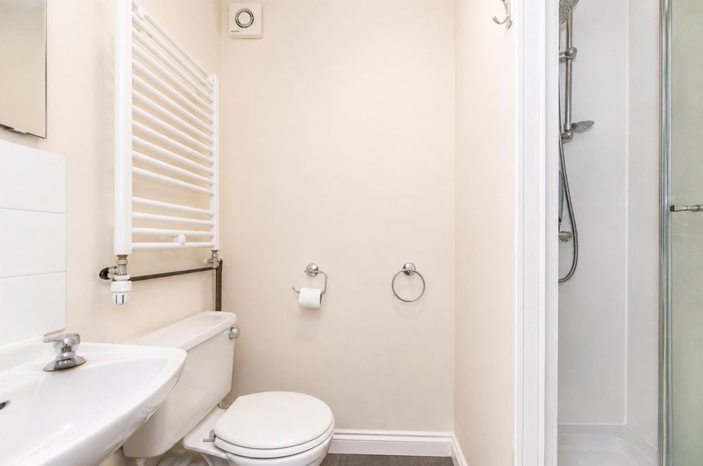 Property photo 3 of 5 En-Suite