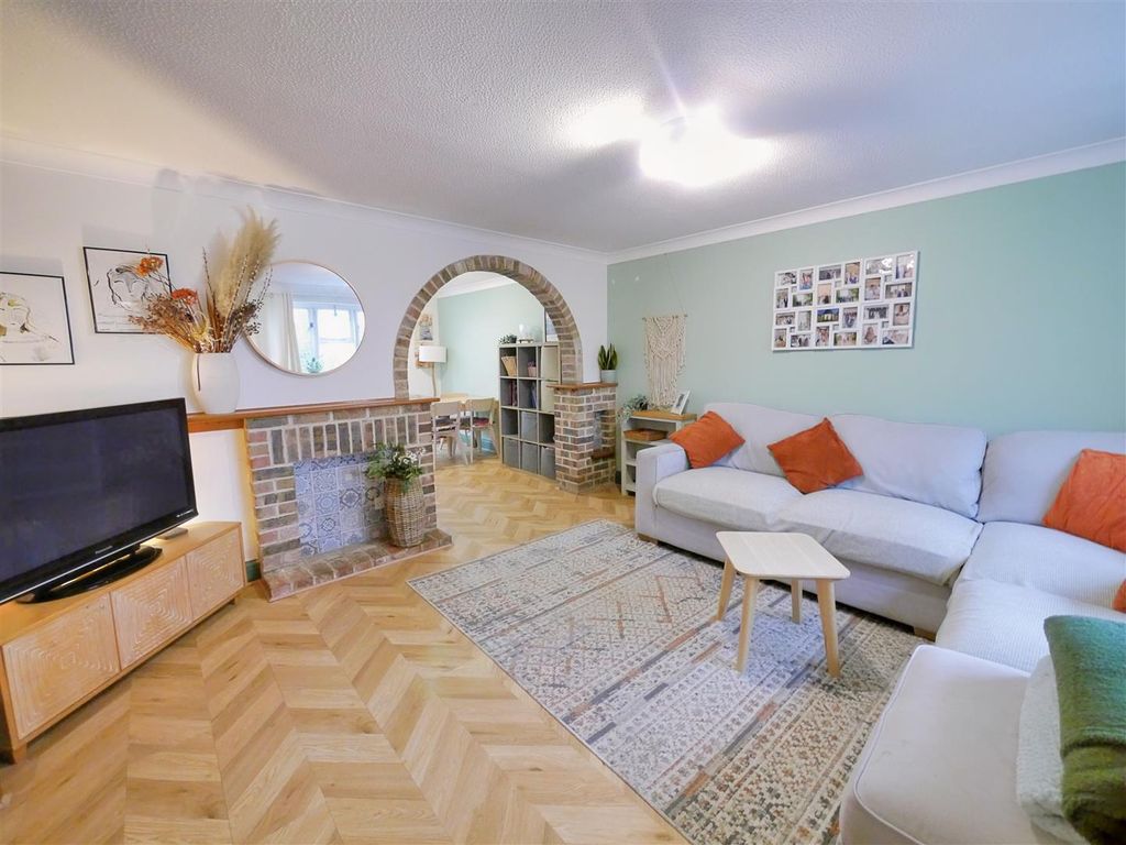 Property photo 2 of 16 Lounge Area