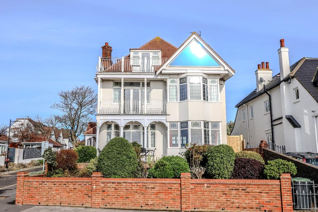 Property photo 1 of 43