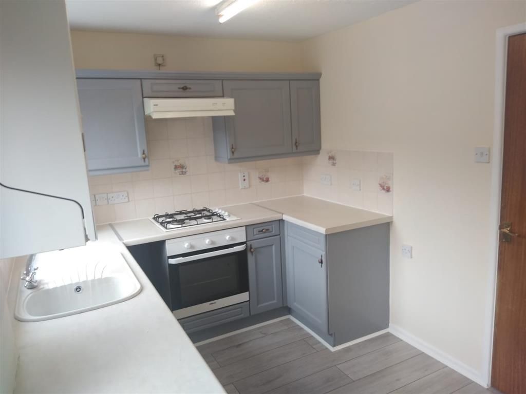 Property photo 3 of 9 Kitchen