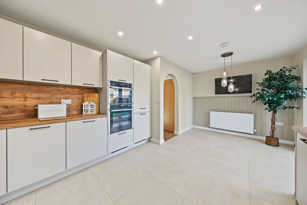 Property photo 3 of 28 Kitchen Diner