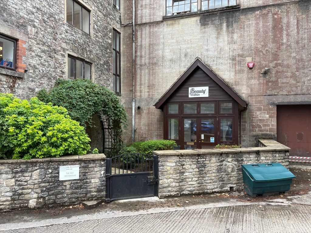 Property photo 3 of 7 Photo 7