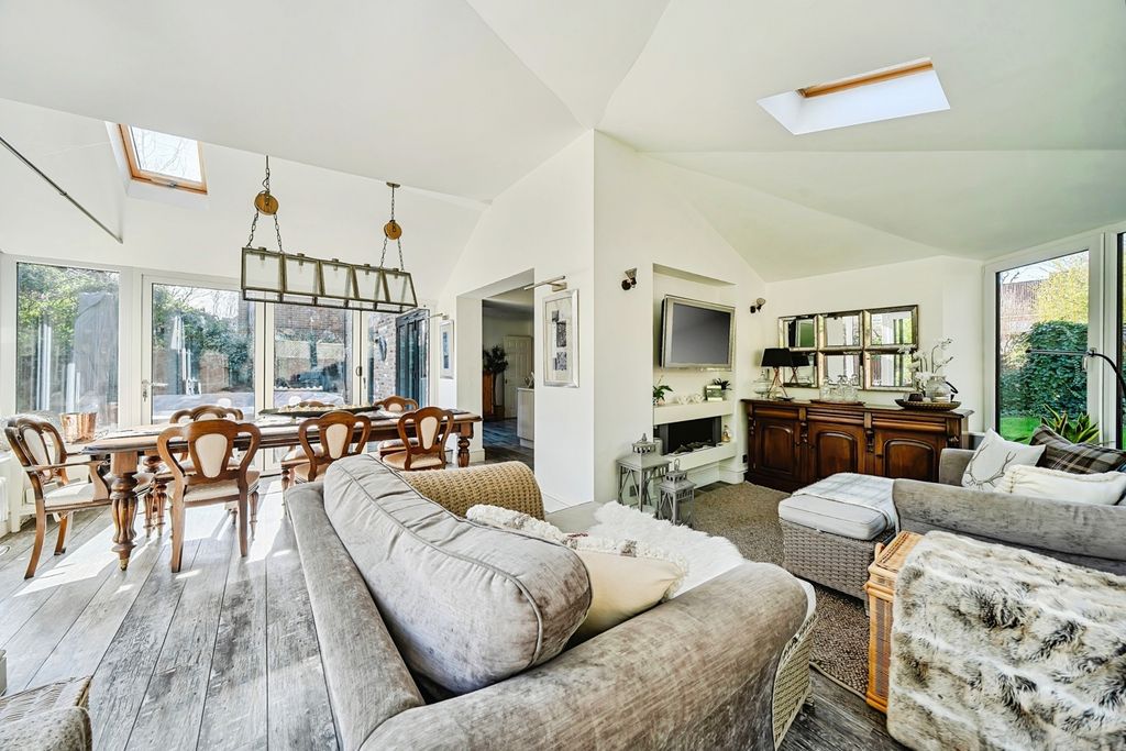 Property photo 2 of 32 Pbox-Img.Jpg