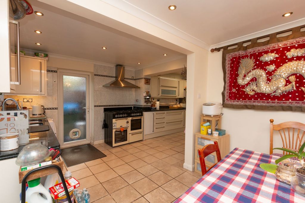 Property photo 2 of 25