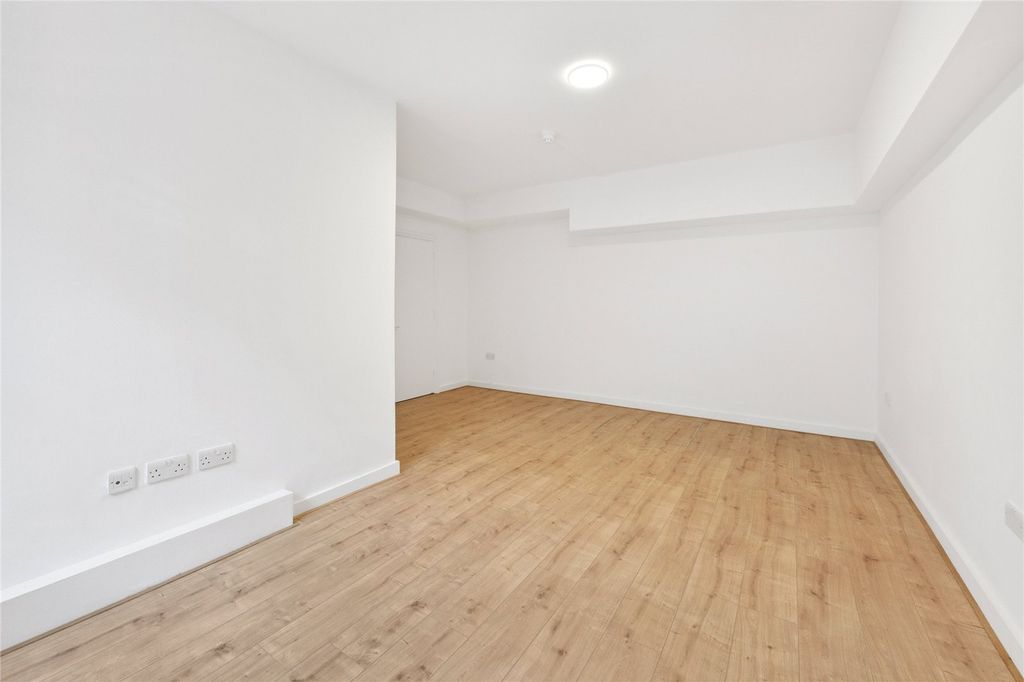 Property photo 3 of 6 Studio Room