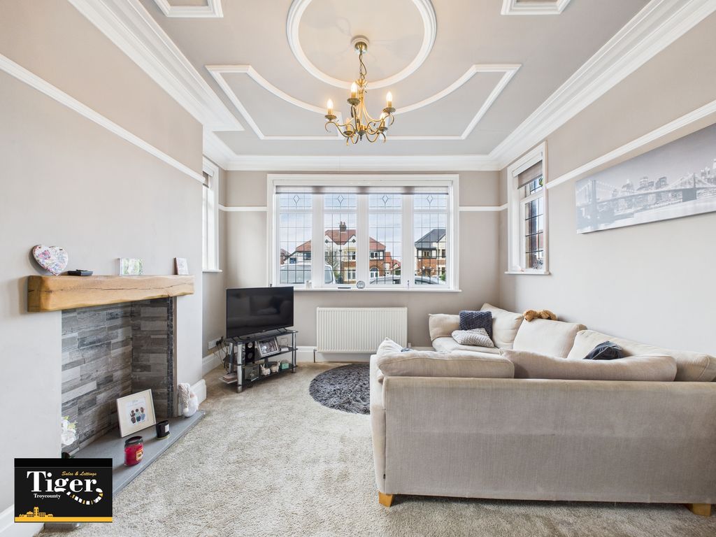 Property photo 3 of 32 Cam03440G0-Pr0456-Still021